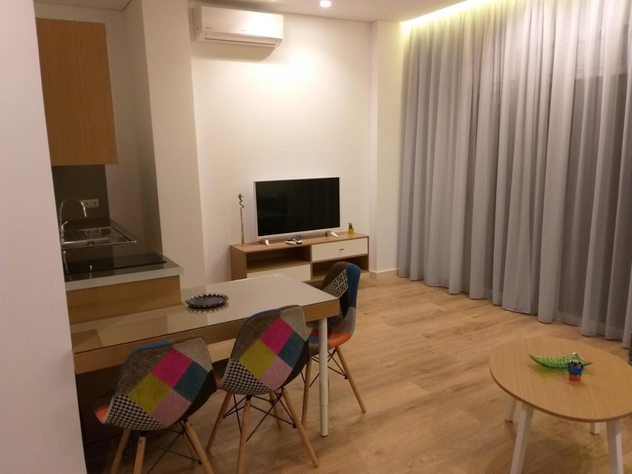 Rustemi Aparthotel Sarandë Esterno foto