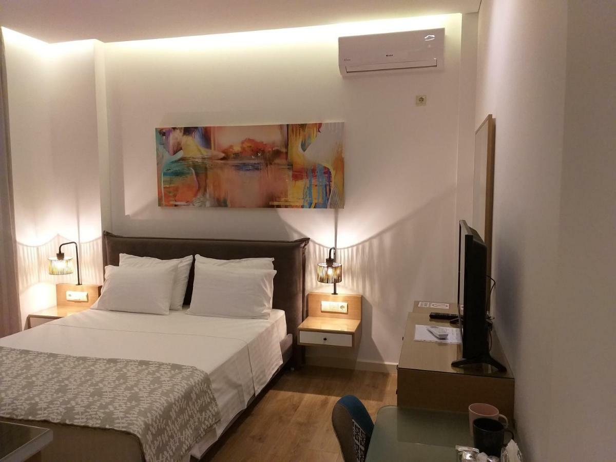 Rustemi Aparthotel Sarandë Esterno foto